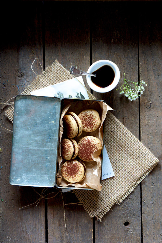 Macarons med kaffe & mørk chokolade The