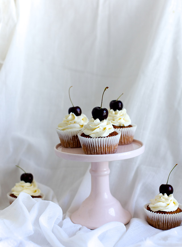 Kirsebær-cupcakes