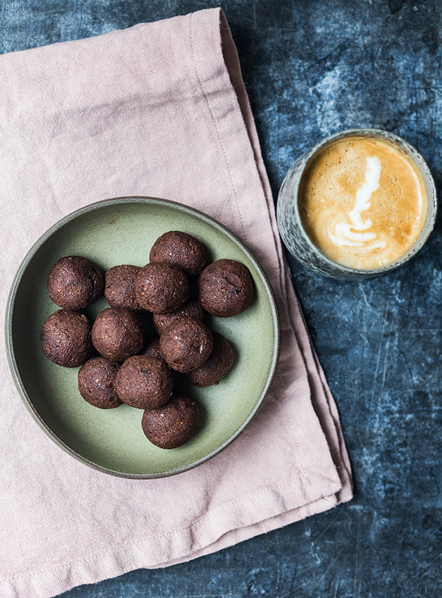 Almond-pulp-brownie-balls