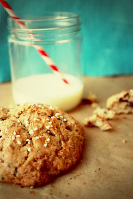 Chokoladescones og sugerør