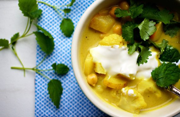 Krydret curry med kikærter & blomkål – The Food Club