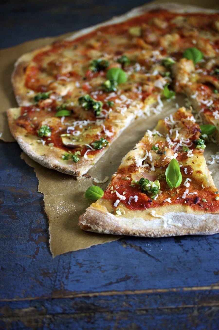 Pizza med kylling & pesto Grov pizza The Food Club