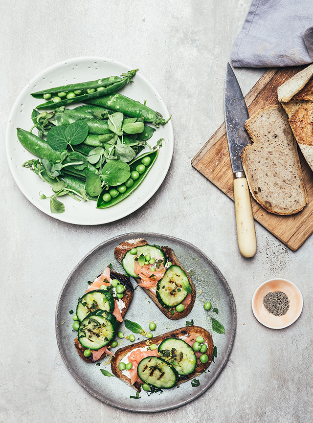 ilt farmaceut Slid Grillet surdejsbrød med ricotta & grillet agurk - The Food Club